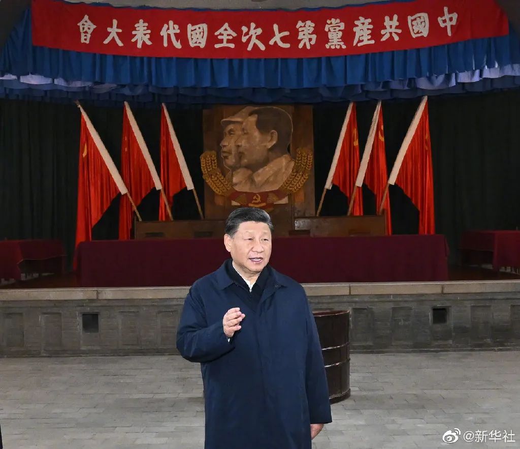 習(xí)近平帶領(lǐng)中共中央政治局常委赴陜西延安瞻仰延安革命紀(jì)念地